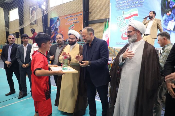 نخستین دوره مسابقات کشوری المپیاد «ایران قهرمان» در رشته فوتسال پسران، تحت حمایت کمیته امداد امام خمینی (ره)، با میزبانی استان سمنان