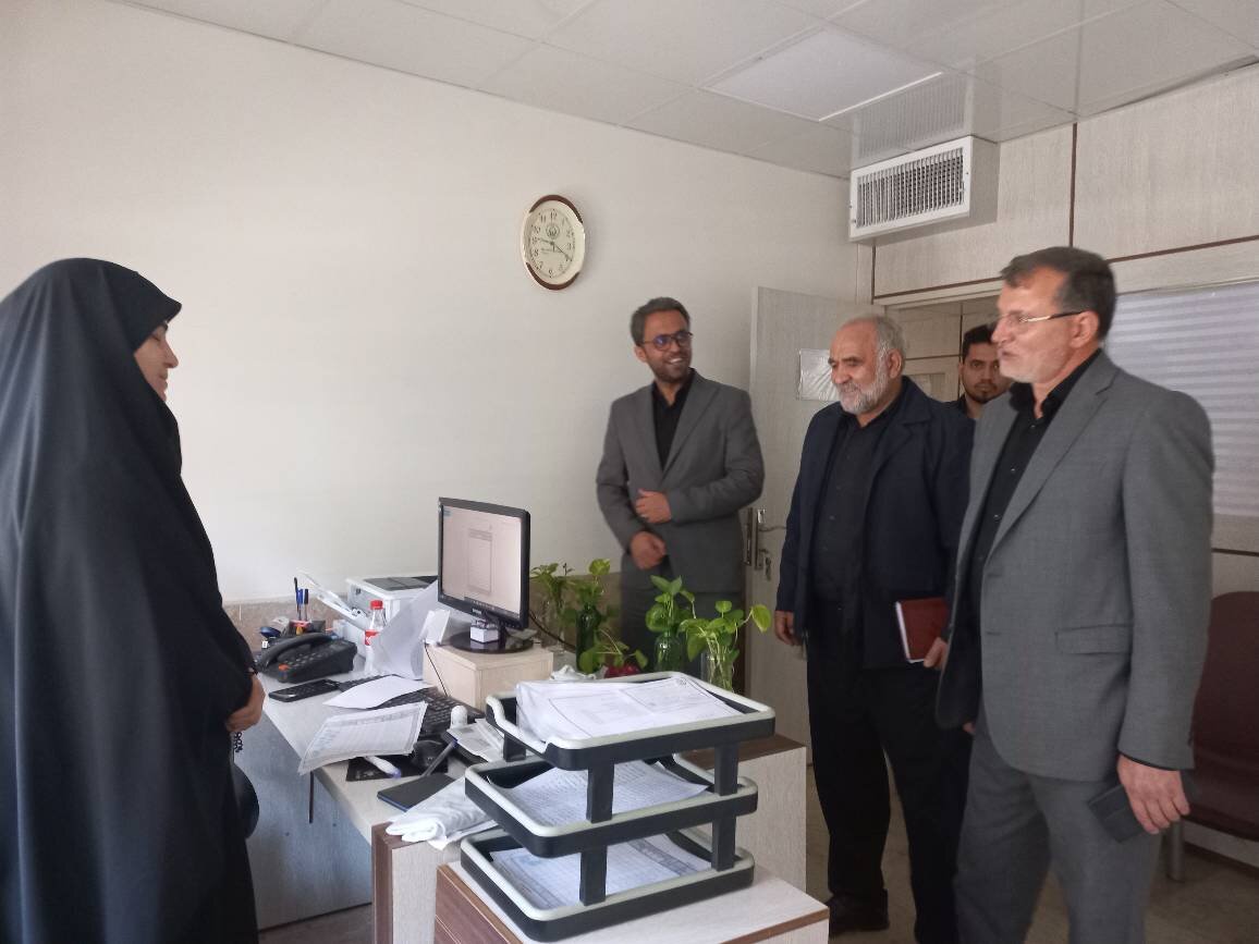 بازدید نماینده شهرستان قدس از اداره کمیته امداد این شهرستان