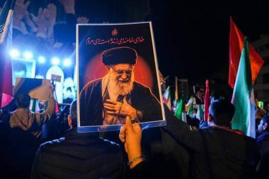 خدمات اسکان و تغذیه درمراسم وداع وتشییع شهید قائد امت توسط کمیته امداداستان تهران و187 مرکزنیکوکاری