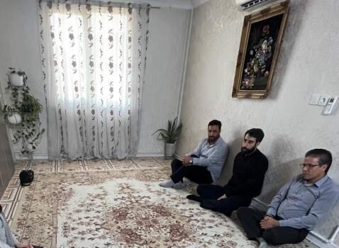 دیدار مدیرکل کمیته امداد استان تهران با خانواده‌ای از ایتام در منطقه 16 پایتخت