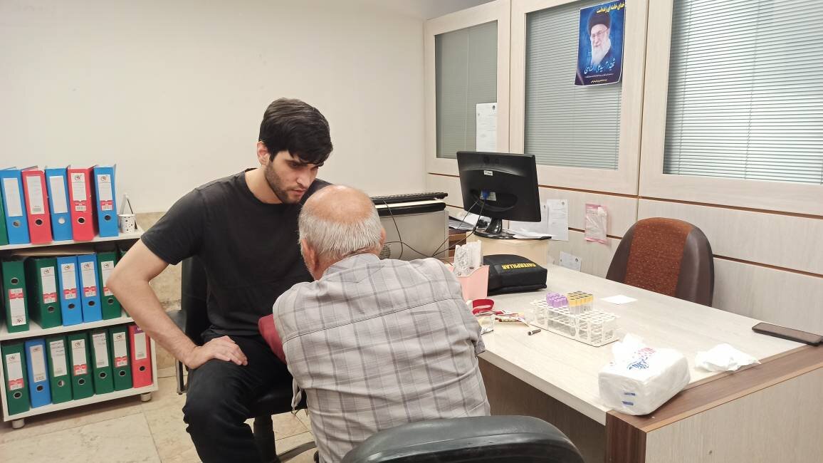 ارائه خدمات درمانی گروه جهادی شهید کاظمی آشتیانی به مددجویان اداره قدس