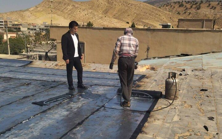 ۵۰ سقفِ امید برای مددجویان ایلامی؛ عملیات ایزوگام منازل در هفته دولت به پایان رسید