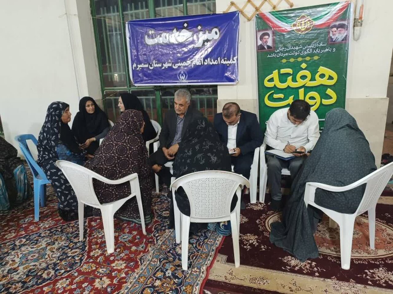 برپایی میز خدمت کمیته امدادشهرستان سمیرم همزمان با ایام هفته دولت در مناطق مختلف