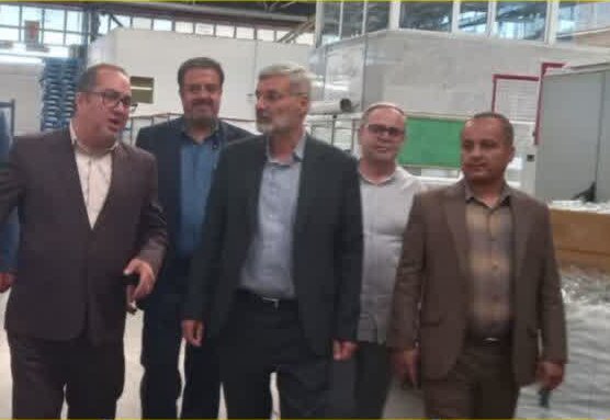 توسعه همکاری‌های مسئولانه در راستای محرومیت‌زدایی؛ سفر مدیرکل کمیته امداد استان مرکزی به شهرستان زرندیه و بازدید از واحدهای صنعتی