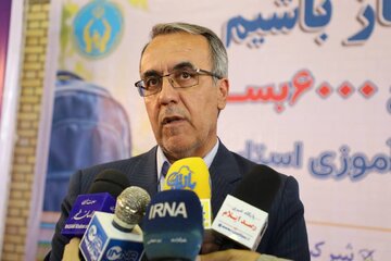 آغاز توزیع ۱۱ هزار بسته نوشت‌افزار میان دانش‌آموزان نیازمند ایلامی/ مدیرکل کمیته امداد: خانواده‌ها دغدغه‌ای برای سال تحصیلی نداشته باشند