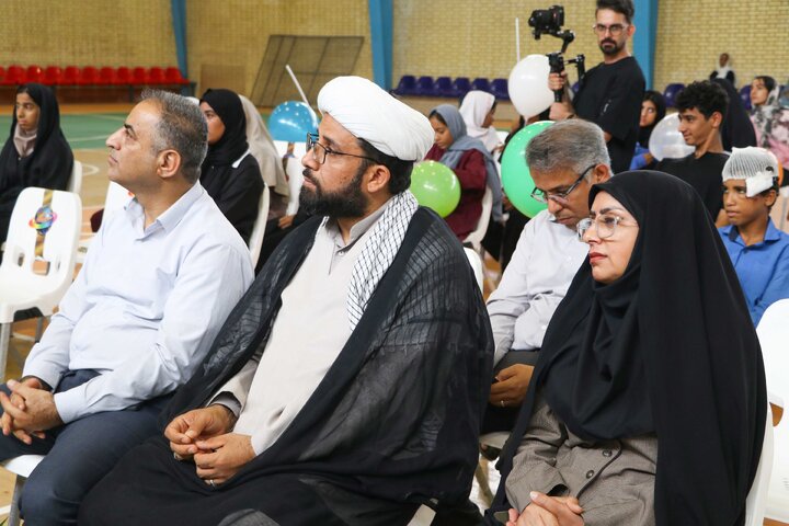 هرمزگان - توزیع 211 بسته تحصیلی گلرنگ