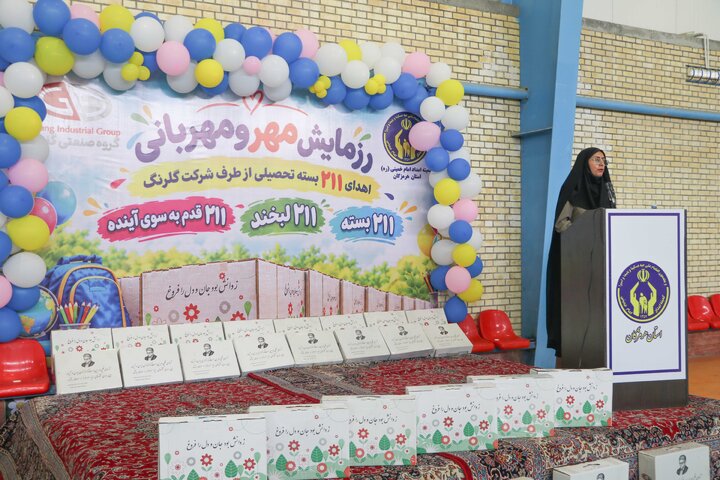 هرمزگان - توزیع 211 بسته تحصیلی گلرنگ