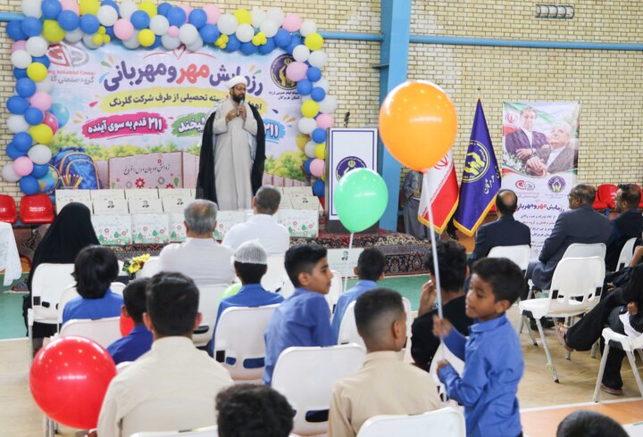 هرمزگان - توزیع 211 بسته تحصیلی گلرنگ