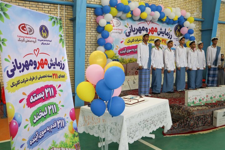 هرمزگان - توزیع 211 بسته تحصیلی گلرنگ