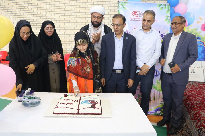 هرمزگان - توزیع 211 بسته تحصیلی گلرنگ