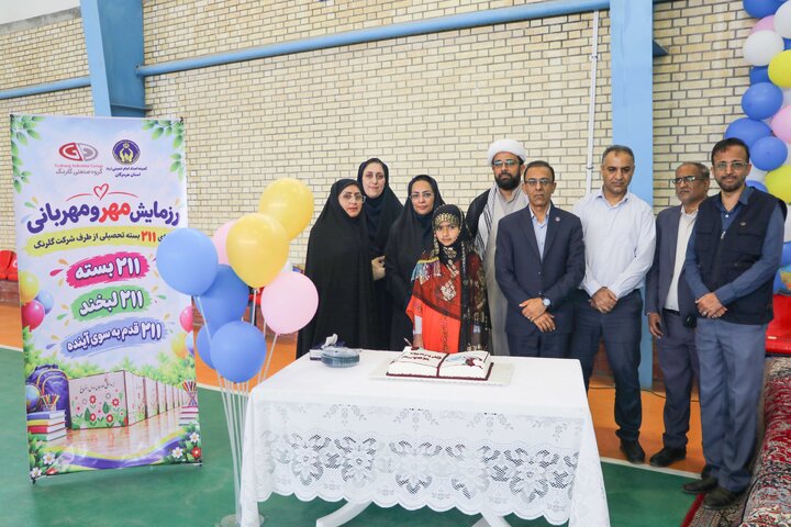 هرمزگان - توزیع 211 بسته تحصیلی گلرنگ