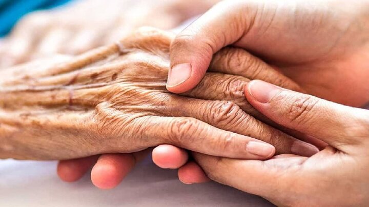 توزیع هزار بسته پوشینه بزرگسال در بین بیماران سالمند و زمین گیر تحت حمایت کمیته امداد استان قزوین