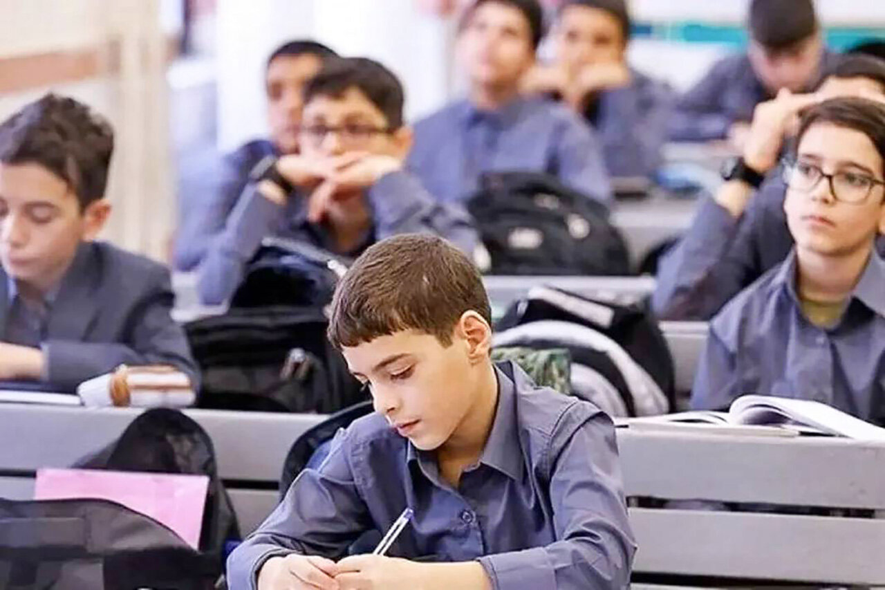 49 هزار دانش آموز نیازمند هرمزگانی چشم‌انتظار تأمین کفش و لباس مدرسه