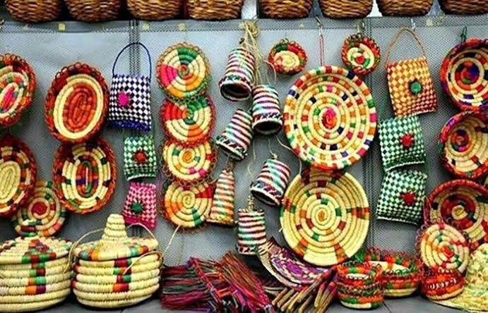 سبدهایی که با دست بافته می‌شوند؛ روایت کارآفرینی مرد مشهدی با حمایت کمیته امداد