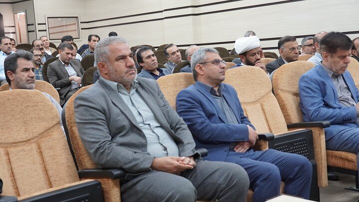 نشست بصیرتی کارکنان کمیته امداد استان در هفته دفاع مقدس