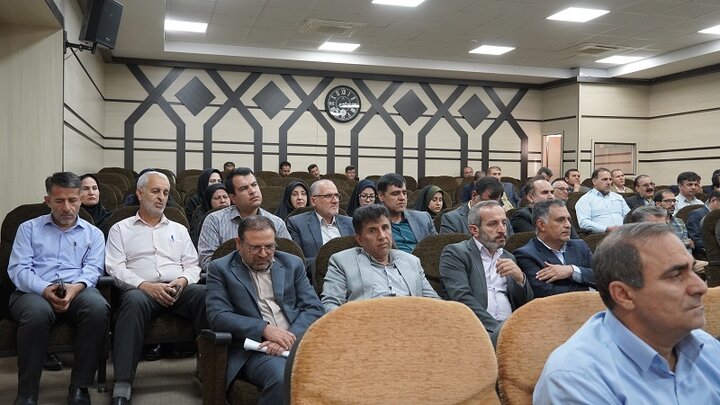 نشست بصیرتی کارکنان کمیته امداد استان در هفته دفاع مقدس