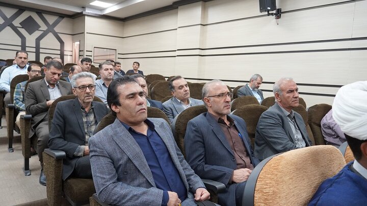نشست بصیرتی کارکنان کمیته امداد استان در هفته دفاع مقدس