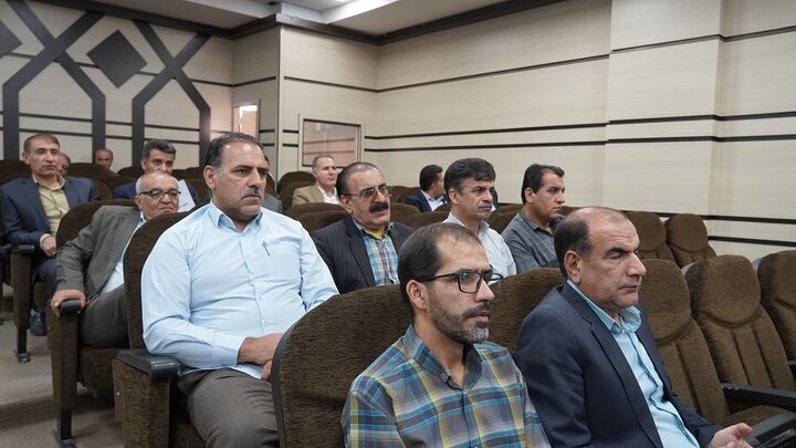 نشست بصیرتی کارکنان کمیته امداد استان در هفته دفاع مقدس