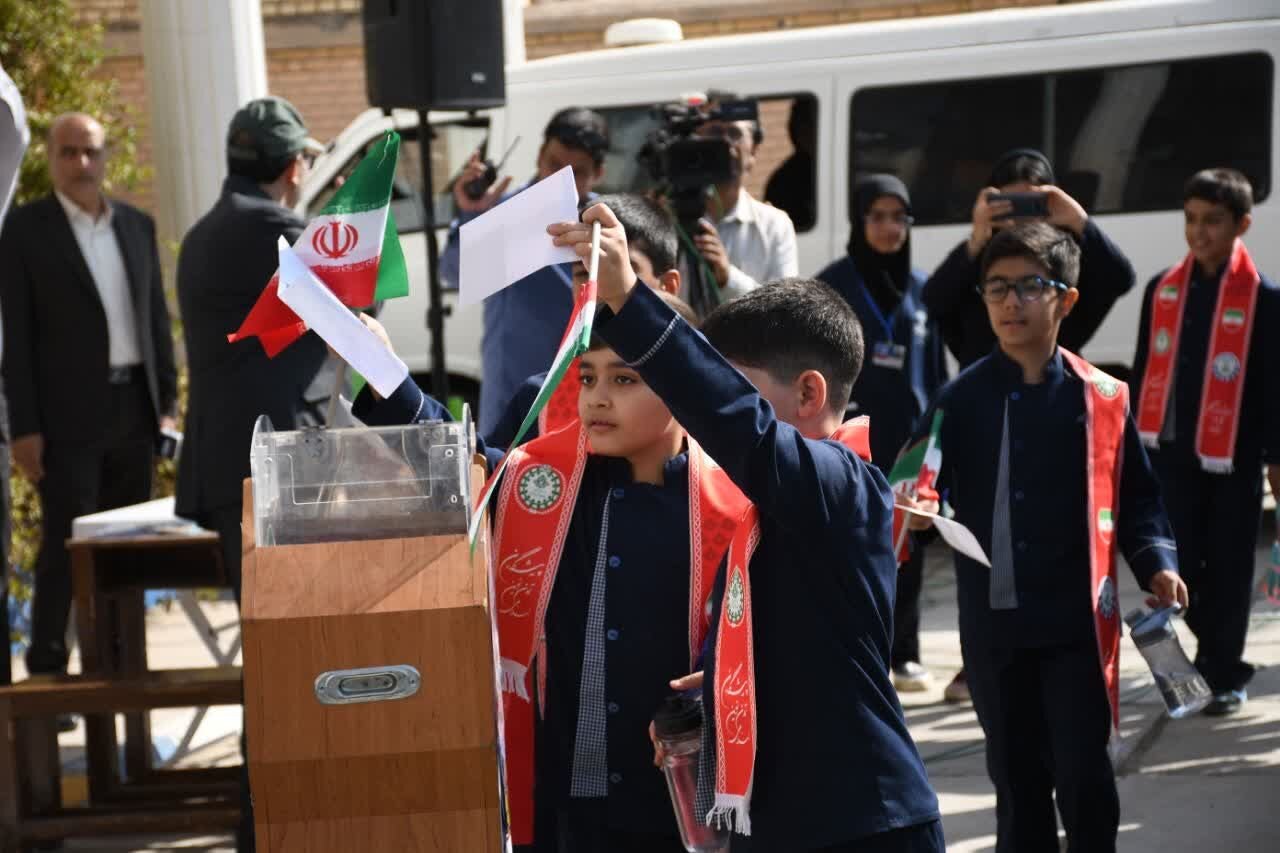 طنین زنگ همدلی در مدارس خراسان‌جنوبی؛ هیچ دانش‌آموزی تنها نماند