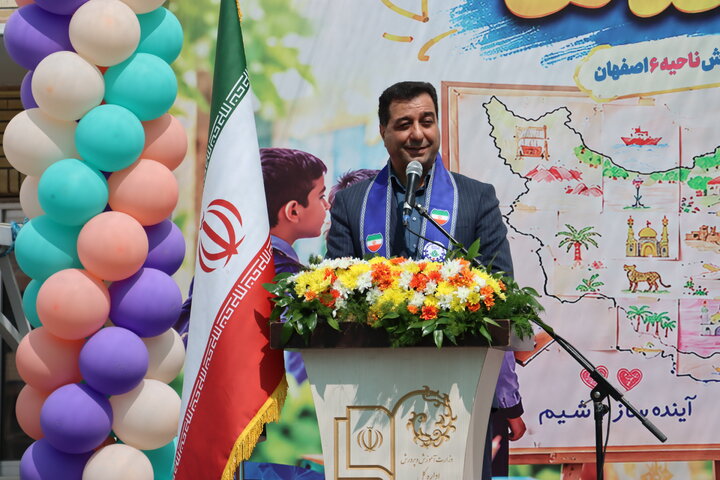 زنگ عاطفه ها در مدارس اصفهان به صدا درآمد
