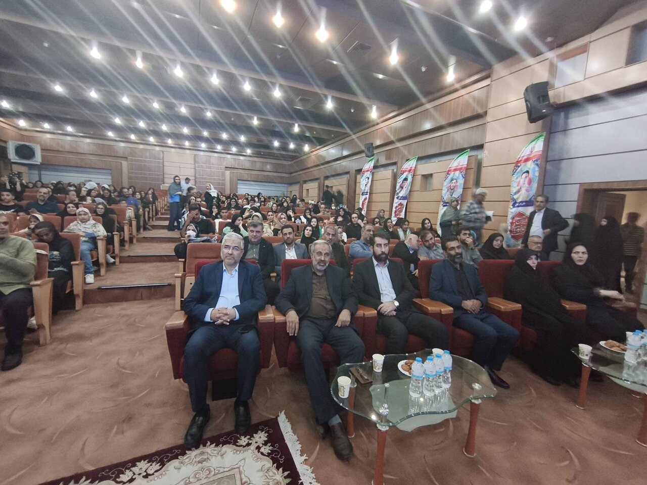 600 بسته لوازم‌التحریر میان دانش‌آموزان نیازمند شهرستان ری توزیع شد