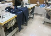 چرخ خیاطی که با تسهیلات کمیته امداد چرخ زندگی محمود نادی را چرخاند