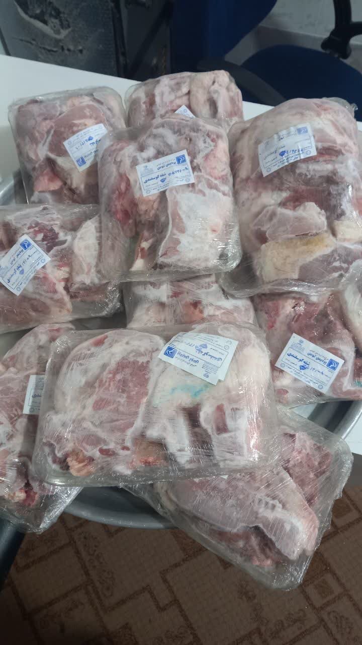 توزیع ۲۴۰ کیلوگرم گوشت بین مددجویان کمیته امداد اداره ۶ مشهد