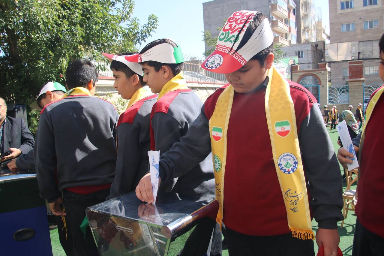 مشارکت فعال دانش آموزان آذربایجان شرقی در جشن عاطفه ها   