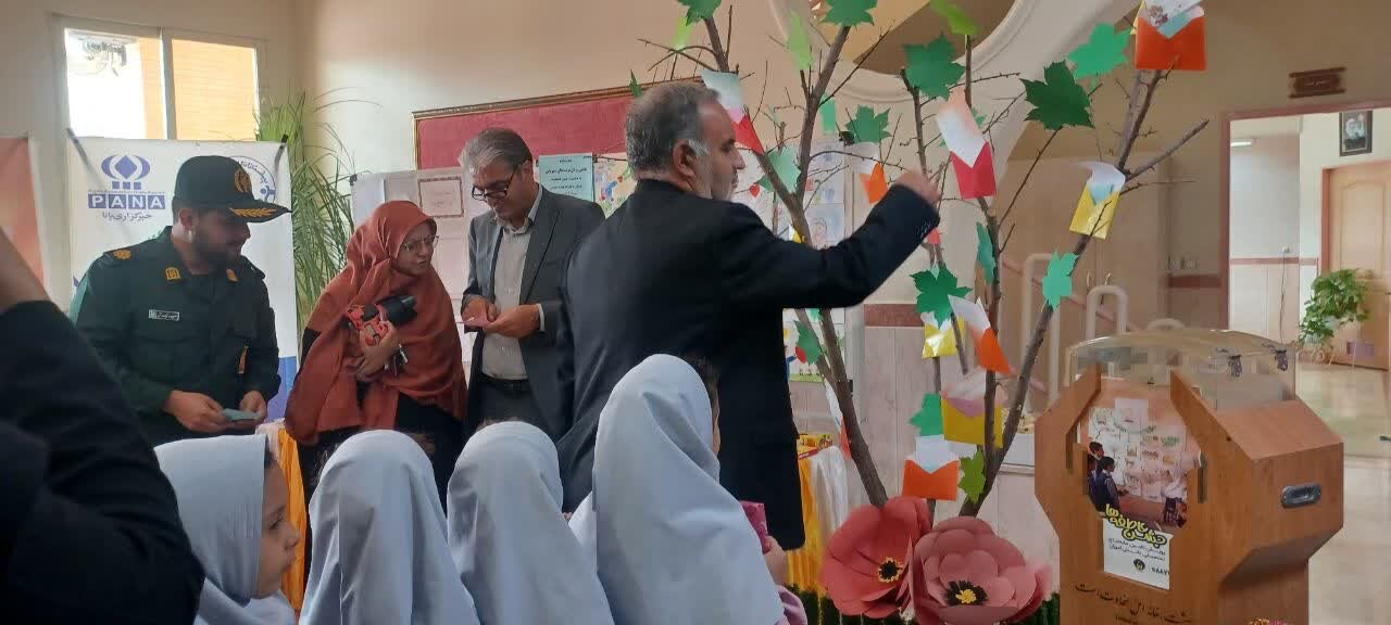 طنین زنگ مهربانی در مدارس نیشابور به یاد ۱۶۸ شهید دانش‌آموز میناب