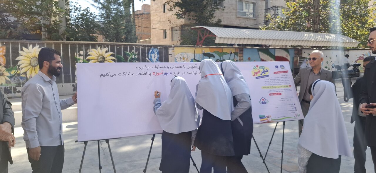 زنگ عاطفه‌ها در مدارس استان گلستان  نواخته شد