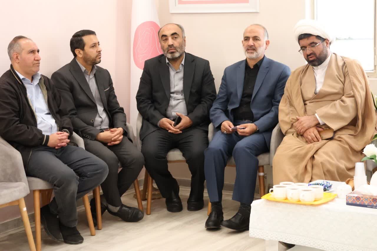 تأکید مدیرکل کمیته امداد استان زنجان بر تقویت رویکرد معنوی در مشاوره‌های کلینیک «راه زندگی»/ معارفه مدیر جدید کلینیک «رز»