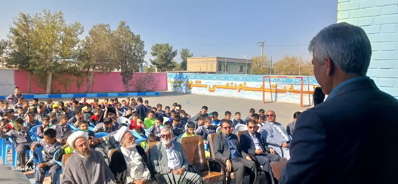برگزاری جشن عاطفه‌ها در کاشمر/ترویج فرهنگ همدلی در مدارس کاشمر با برگزاری جشن عاطفه ها