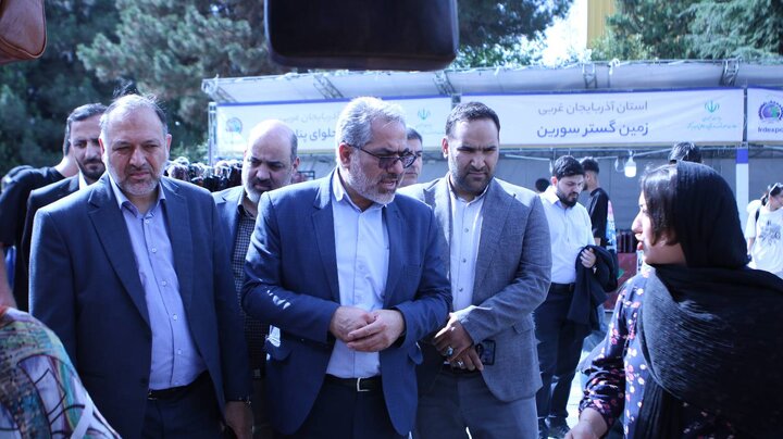 بازدید قائم‌مقام کمیته امداد از ظرفیت‌های اشتغال‌زایی و توانمندسازی بنیاد حیات در نمایشگاه روستایی و عشایری