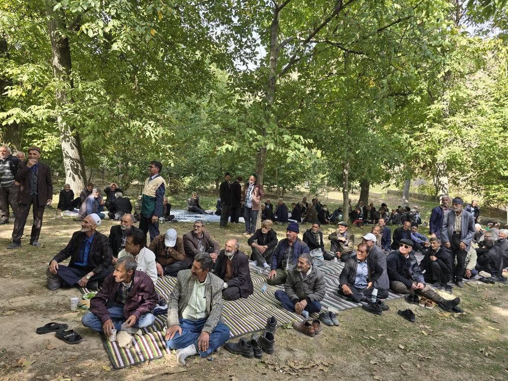 دورهمی ۱۲۰ سالمند تحت حمایت کمیته امداد خراسان شمالی در روستای فیروزه