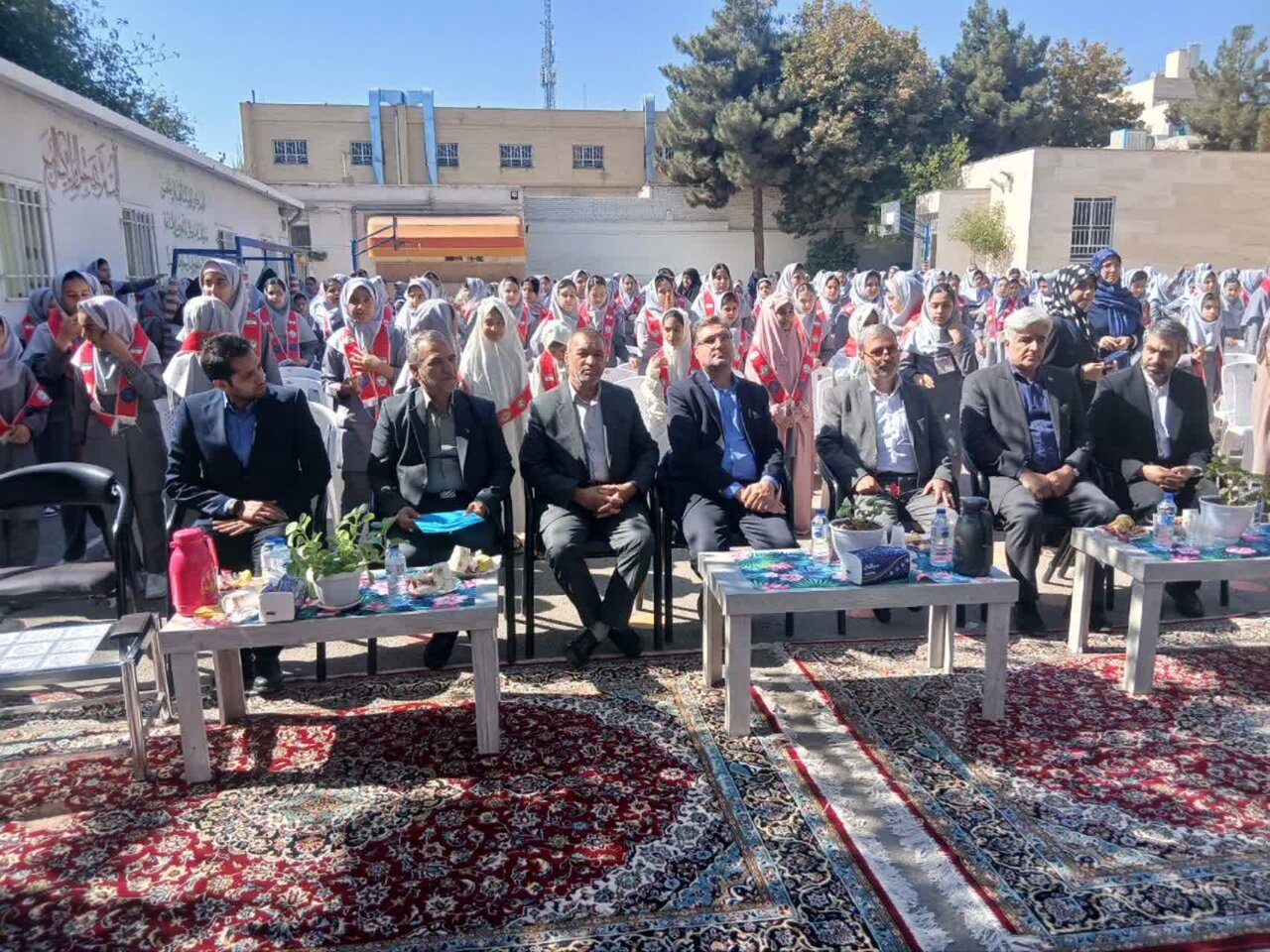 برگزاری جشن عاطفه‌ها در مدرسه شهیده کفاش با تأکید بر ترویج فرهنگ نیکوکاری/ جشن عاطفه‌ها فرصتی برای تقویت فرهنگ نیکوکاری و حمایت از دانش‌آموزان نیازمند