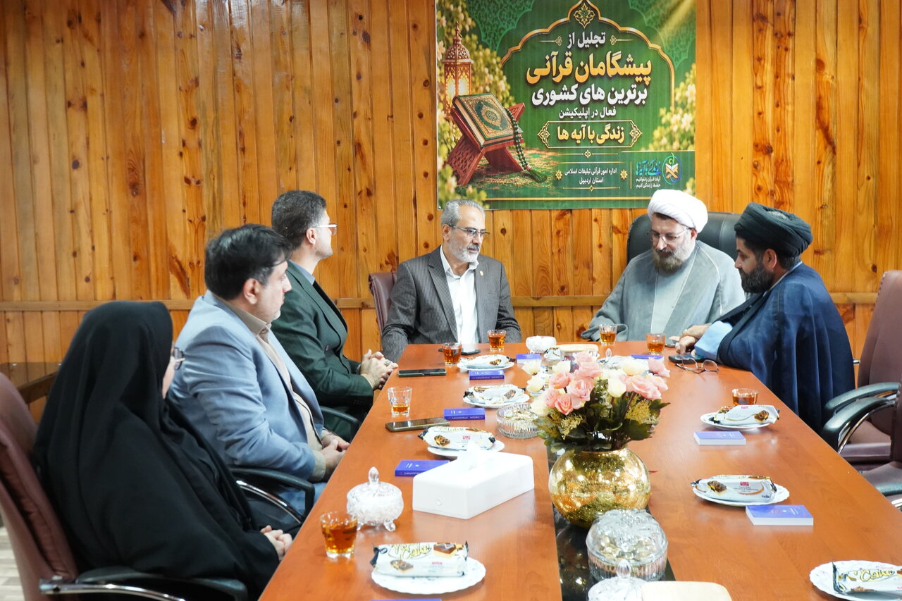 تجلیل از درخشش کمیته امداد استان اردبیل در طرح ملی «زندگی با آیهها»