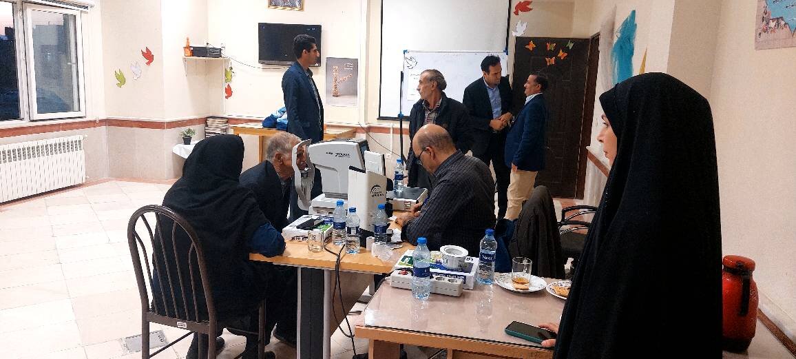 ۳۷۹ نفر از نیازمندان شهرستان شیروان از خدمات رایگان بینایی‌سنجی بهره‌مند شدند
