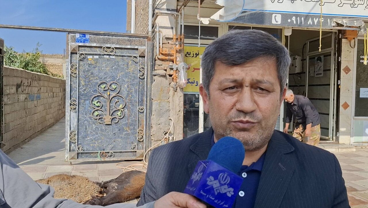 ذبح و قربانی 4 راس گوسفند و توزیع بسته های معیشتی بین مددجویان سیل‌زده مینودشت