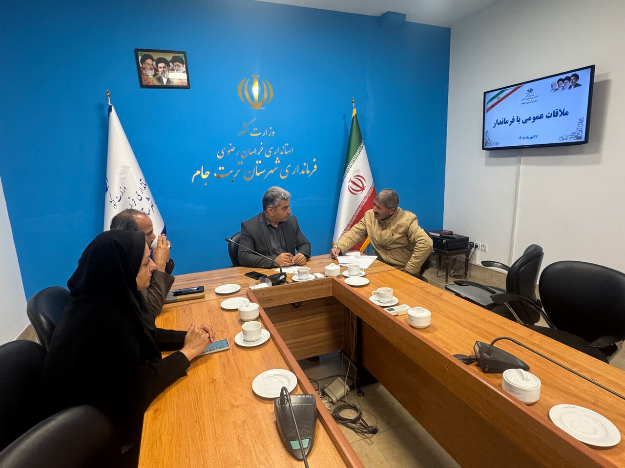 پیگیری درخواست‌های مراجعان کمیته امداد تربت‌جام در ملاقات عمومی فرماندار